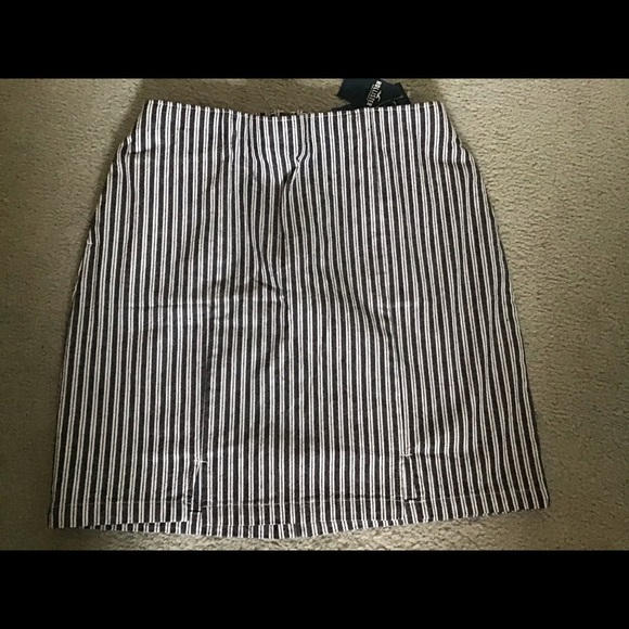 💖Host Pick💖 Hollister striped mini skirt - Picture 2 of 10